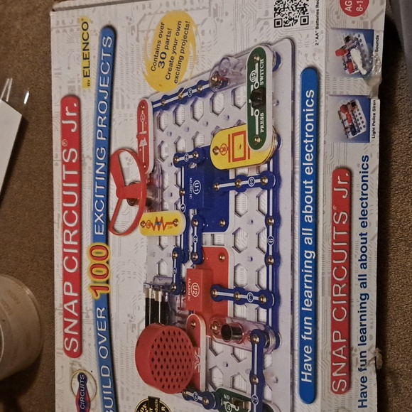 Elenco Electronics Snap Circuits Jr.® 100 Experiments Set Games - Picture 2 of 10